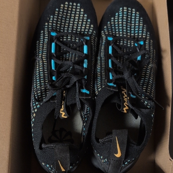 Nike Vapormax Flyknit Sneakers Size M9 W10.5 W/Box MSRP $220 - Picture 11 of 13